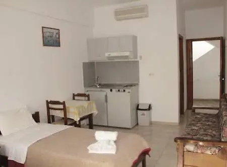 Stavris Aparthotel 3*