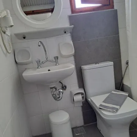 Stavris Aparthotel 3*