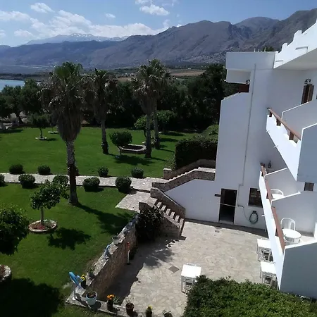 Stavris Aparthotel