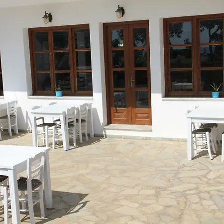 Stavris Aparthotel 3*